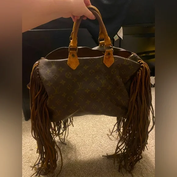 Authentic revamped Louis Vuitton - Picture 1 of 6